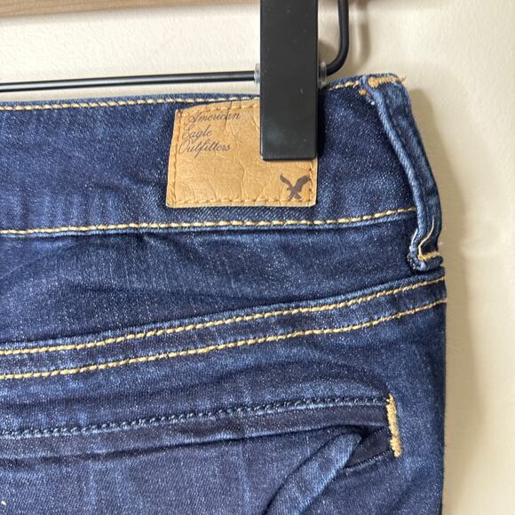 American Eagle Outfitters‎ Women's Stretch Low-Rise Flare Dark Wash Jeans Size 6 - Picture 3 of 9